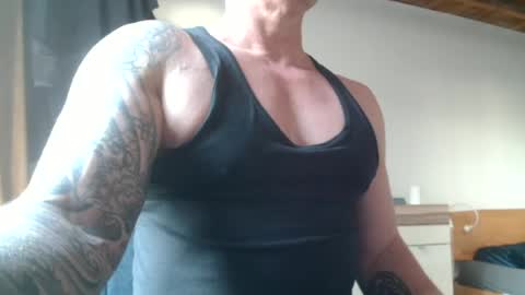 Snapshot of show_on_for_you chatting on June 26, 6:56 pm show_on_for_you online show from June 26, 6:56 pm