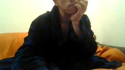 Snapshot of showherenow chatting on February 3, 6:11 am showherenow online show from February 3, 6:11 am