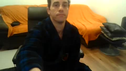 Snapshot of showherenow chatting on February 19, 6:53 am showherenow online show from February 19, 6:53 am