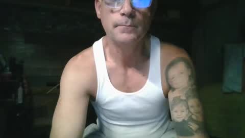 Snapshot of showingoff40 chatting on October 7, 10:23 am Red4040 online show from October 7, 10:23 am