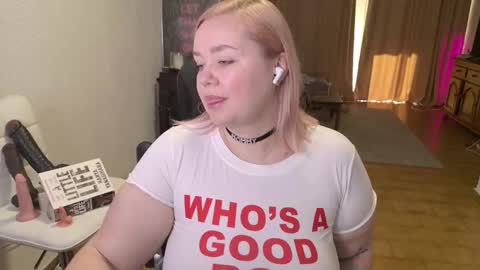 Mimi   online show from February 6, 9:01 am