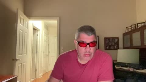 Snapshot of showmet chatting on July 10, 3:11 am Chicago Guy online show from July 10, 3:11 am