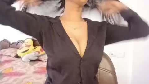 shreya_07 online show from July 29, 3:48 am