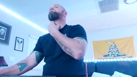 Snapshot of shwmeyours chatting on December 7, 1:14 am shwmeyours online show from December 7, 1:14 am