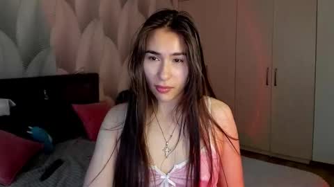 Mika online show from December 3, 3:25 am