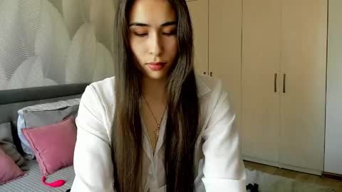 Snapshot of shy_bambiii chatting on June 1, 6:48 am Mika online show from June 1, 6:48 am