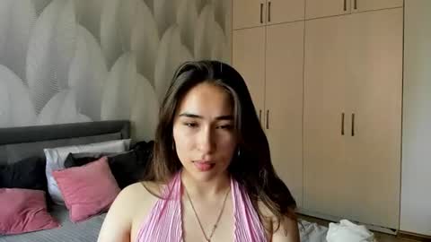 Snapshot of shy_bambiii chatting on June 10, 7:18 am Mika online show from June 10, 7:18 am