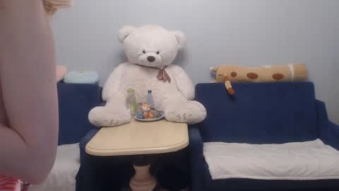 Snapshot of shy_moony chatting on May 22, 8:36 pm just Alex online show from May 22, 8:36 pm