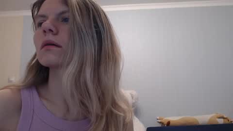 Snapshot of shy_moony chatting on June 4, 6:14 pm just Alex online show from June 4, 6:14 pm