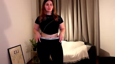 shy_nerd_babyy online show from February 9, 5:29 am