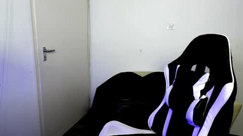 shy_nerd_babyy online show from June 30, 10:27 am
