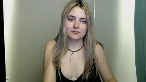 shy_sabrina_ online show from April 16, 5:36 pm