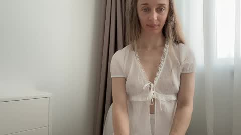 shy_schoolgirl_ online show from May 28, 12:35 pm
