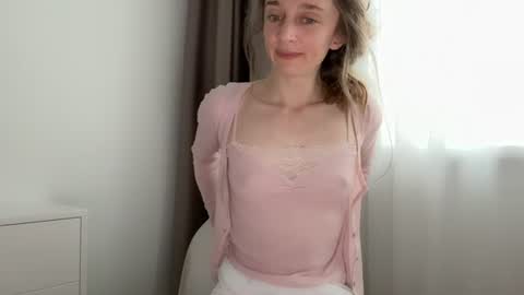 shy_schoolgirl_ online show from June 15, 2:52 pm