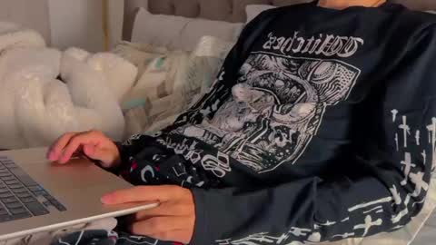 Snapshot of shydude666 chatting on December 28, 8:04 pm shydude666 online show from December 28, 8:04 pm