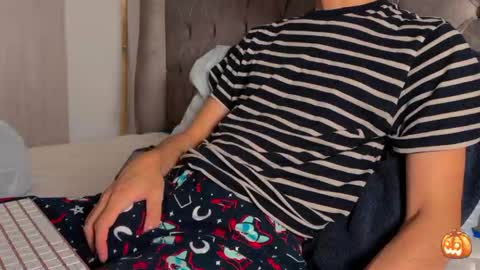 Snapshot of shydude666 chatting on November 2, 10:45 pm shydude666 online show from November 2, 10:45 pm