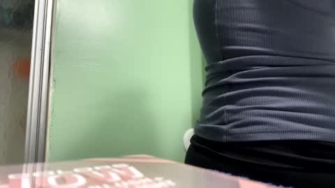 Snapshot of shyg1r1 chatting on January 8, 1:31 pm Sasha online show from January 8, 1:31 pm