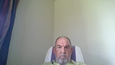 Snapshot of shyguytm chatting on December 22, 10:58 pm shyguytm online show from December 22, 10:58 pm