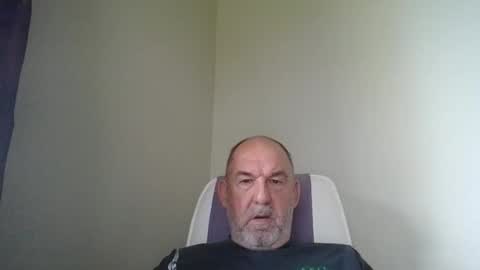 Snapshot of shyguytm chatting on February 14, 8:37 pm shyguytm online show from February 14, 8:37 pm