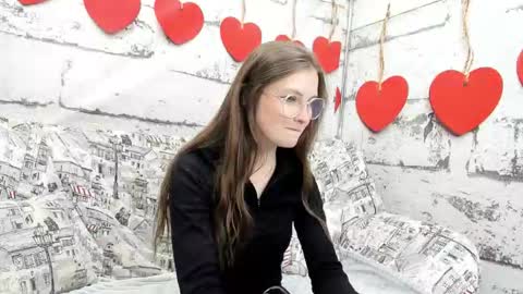 Snapshot of shyly_lisa chatting on September 28, 1:22 am shyly_lisa online show from September 28, 1:22 am