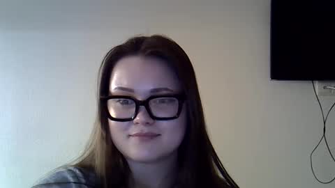 Snapshot of shynesssi chatting on March 6, 12:00 am shynesssi online show from March 6, 12:00 am