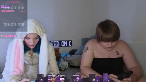 Snapshot of shyohiogirl chatting on March 28, 2:44 am Hippie online show from March 28, 2:44 am