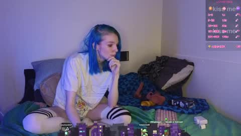 Snapshot of shyohiogirl chatting on April 13, 2:17 am Hippie online show from April 13, 2:17 am