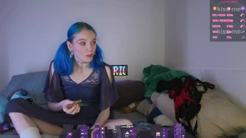 Snapshot of shyohiogirl chatting on April 25, 3:42 am Hippie online show from April 25, 3:42 am