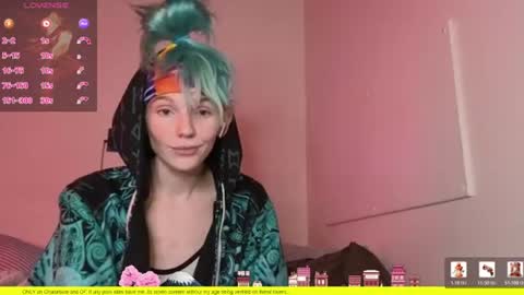 Snapshot of shyohiogirl chatting on July 18, 2:38 am Hippie online show from July 18, 2:38 am