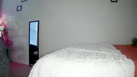 Snapshot of shyy_petitebaby chatting on April 27, 4:27 pm shypetitebaby online show from April 27, 4:27 pm