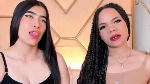 Siara and Zoe tattoo online show from December 18, 11:00 pm