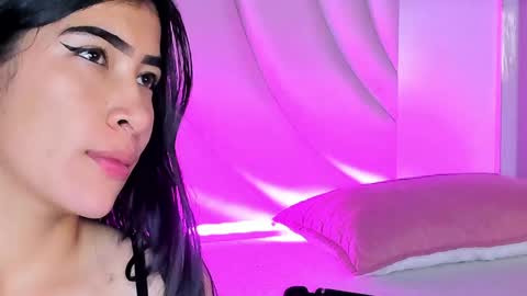 Snapshot of siara_lewis_ chatting on May 15, 11:56 pm Siara and Zoe tattoo online show from May 15, 11:56 pm