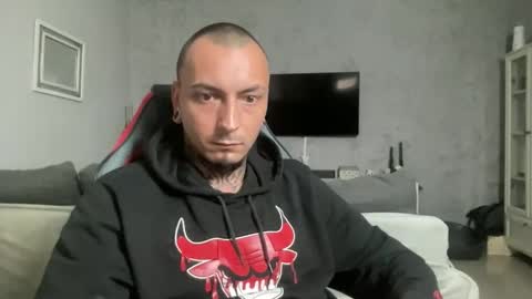 Snapshot of sidvicious23cm chatting on March 17, 5:27 pm sidvicious23cm online show from March 17, 5:27 pm