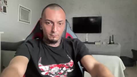 Snapshot of sidvicious23cm chatting on April 7, 4:18 pm sidvicious23cm online show from April 7, 4:18 pm