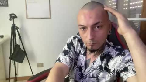 Snapshot of sidvicious23cm chatting on April 17, 9:12 am sidvicious23cm online show from April 17, 9:12 am