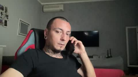 Snapshot of sidvicious23cm chatting on April 30, 4:24 pm sidvicious23cm online show from April 30, 4:24 pm