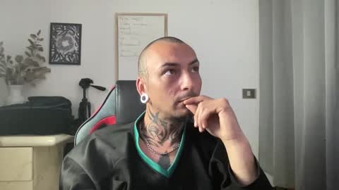 Snapshot of sidvicious23cm chatting on May 7, 9:47 am sidvicious23cm online show from May 7, 9:47 am