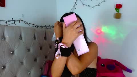 Snapshot of sienna_lorens chatting on January 6, 1:15 pm Amber online show from January 6, 1:15 pm