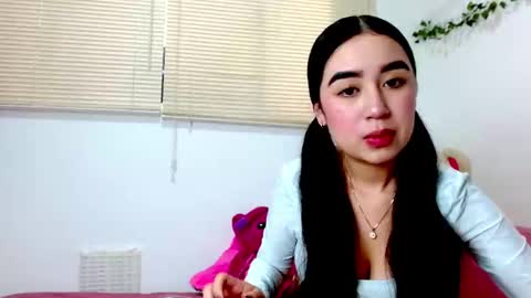 Snapshot of sienna_lorens chatting on February 12, 2:23 pm Amber online show from February 12, 2:23 pm