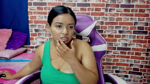 sienna_lux01 online show from April 18, 2:37 am