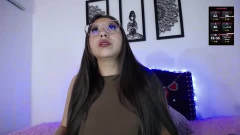 Snapshot of sienna_rose_pym chatting on February 4, 11:49 am Sienna online show from February 4, 11:49 am