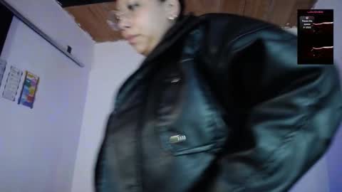 Snapshot of sienna_rose_pym chatting on February 14, 12:13 pm Sienna online show from February 14, 12:13 pm