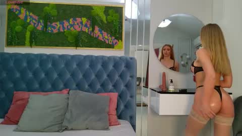 Sienna online show from March 10, 5:23 am