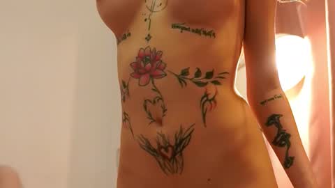 Snapshot of siennasyn chatting on March 10, 8:14 pm siennasyn online show from March 10, 8:14 pm