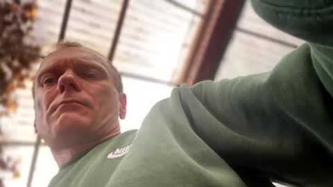 Snapshot of siergiej6969 chatting on November 12, 9:32 am R online show from November 12, 9:32 am