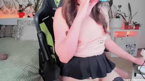 Snapshot of sierra_diamond chatting on February 21, 9:05 pm Si online show from February 21, 9:05 pm