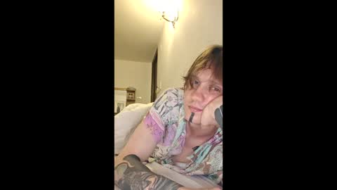 Snapshot of silent_stitch chatting on May 12, 5:04 am silent_stitch online show from May 12, 5:04 am
