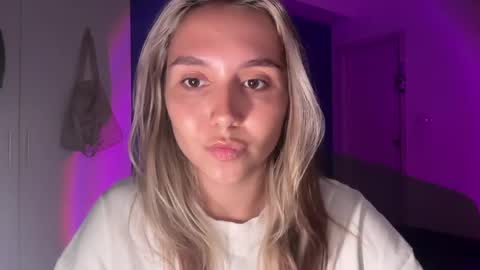 You fav Miss Si online show from March 28, 11:54 am