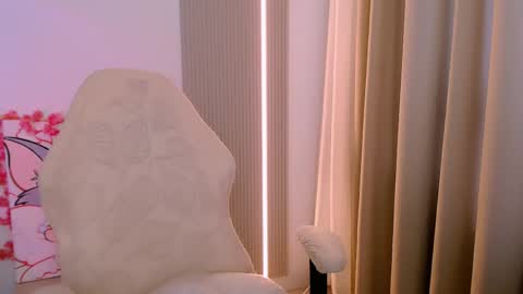 Snapshot of silk_ann chatting on April 23, 12:29 pm silk_ann online show from April 23, 12:29 pm