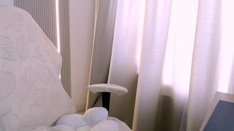 Snapshot of silk_ann chatting on May 3, 6:52 am silk_ann online show from May 3, 6:52 am